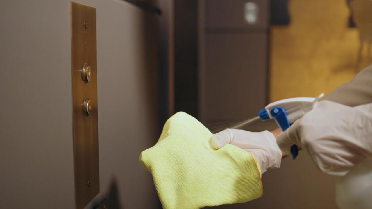 Holiday Inn Mumbai International Airport By Ihg Bagian luar foto Disinfection of elevator buttons
