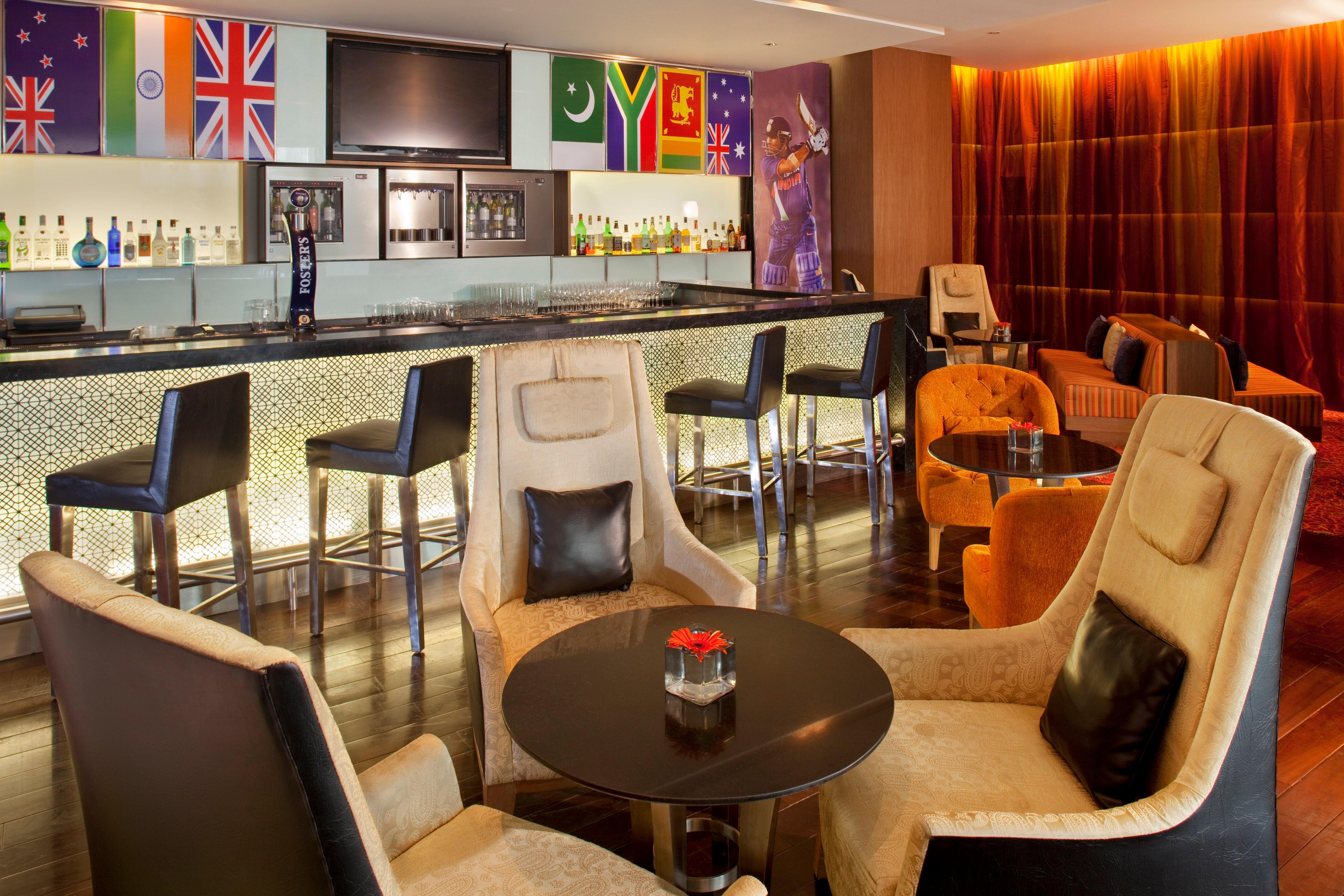 Holiday Inn Mumbai International Airport By Ihg Bagian luar foto The bar at the lounge
