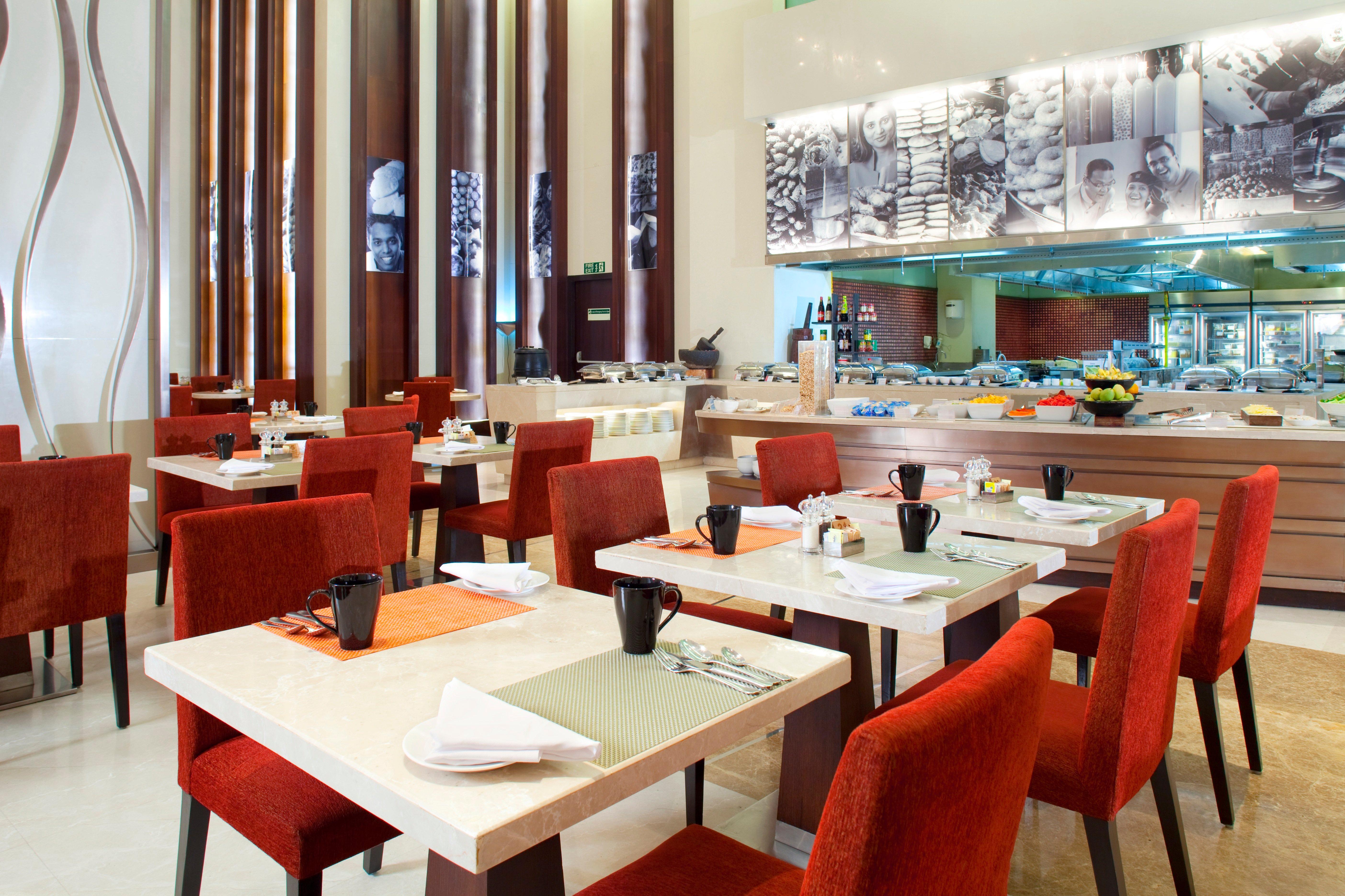 Holiday Inn Mumbai International Airport By Ihg Bagian luar foto The restaurant