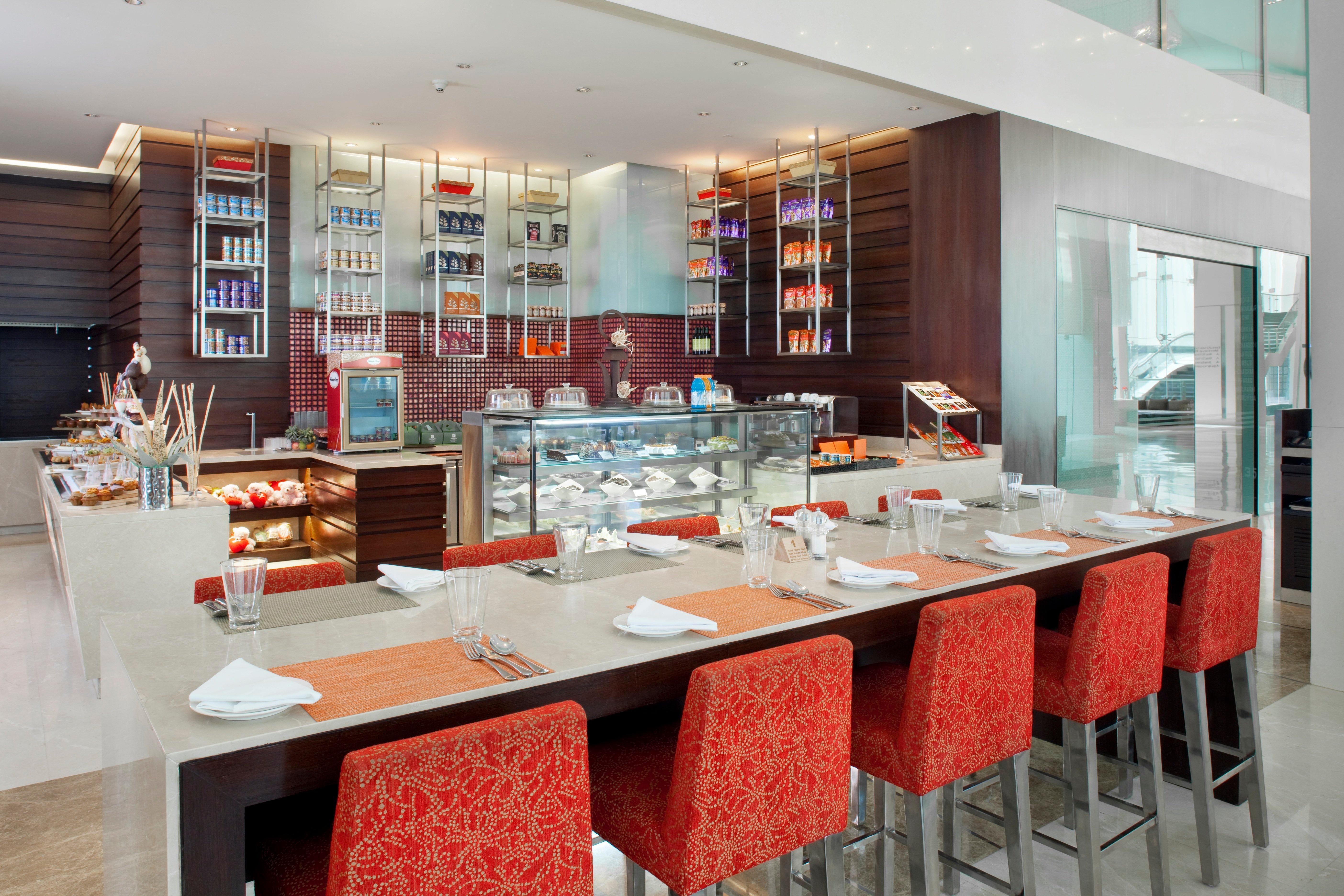 Holiday Inn Mumbai International Airport By Ihg Bagian luar foto The Kitchen at The Westin