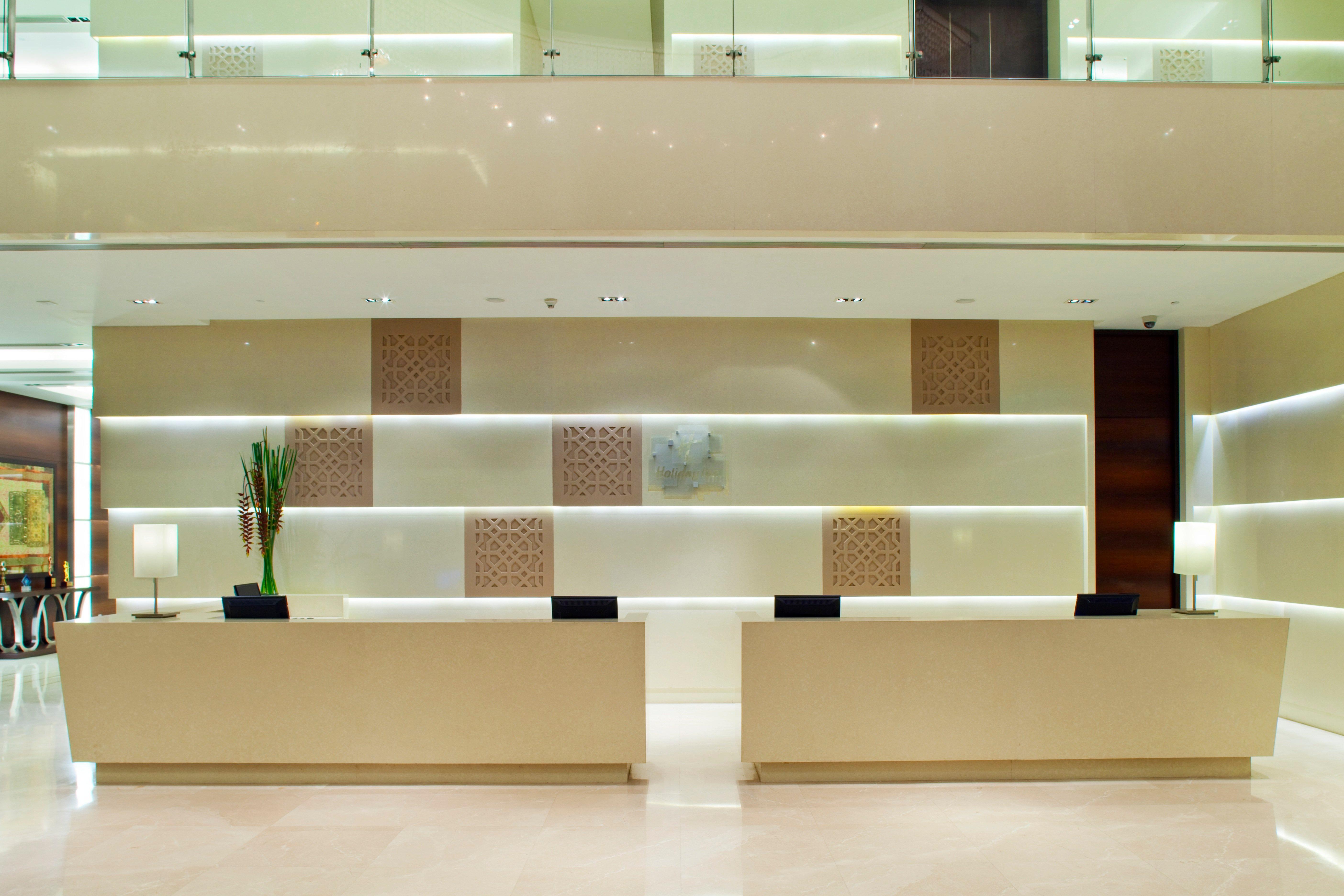 Holiday Inn Mumbai International Airport By Ihg Bagian luar foto The lobby of the hotel