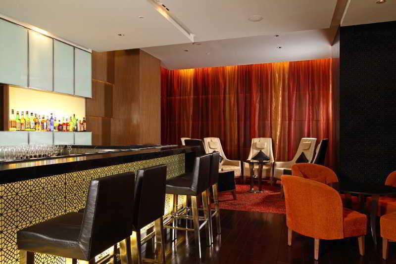 Holiday Inn Mumbai International Airport By Ihg Restoran foto The bar at the Mandarin Oriental, Bangkok